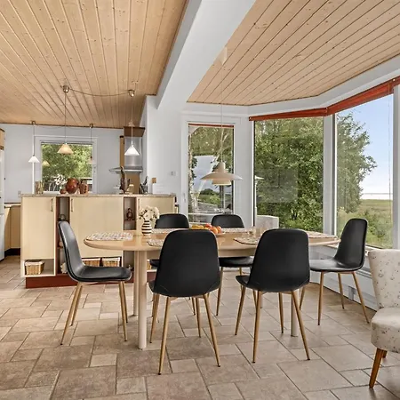 Simo - 250m From The Sea By Interhome *